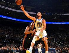 RayBet-包含库里在老鹰比赛中挺进下一轮，突破纪录引发热议！的词条