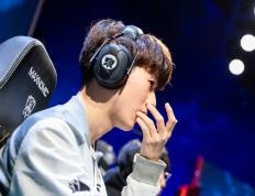 雷电竞-包含TheShy回归赛场，惊险取胜首场状态亮眼，FPX观众沸腾！的词条