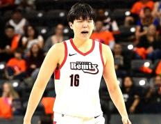 雷电竞-Ning在湖人比赛中关键助攻，出色防守引发热议！的简单介绍