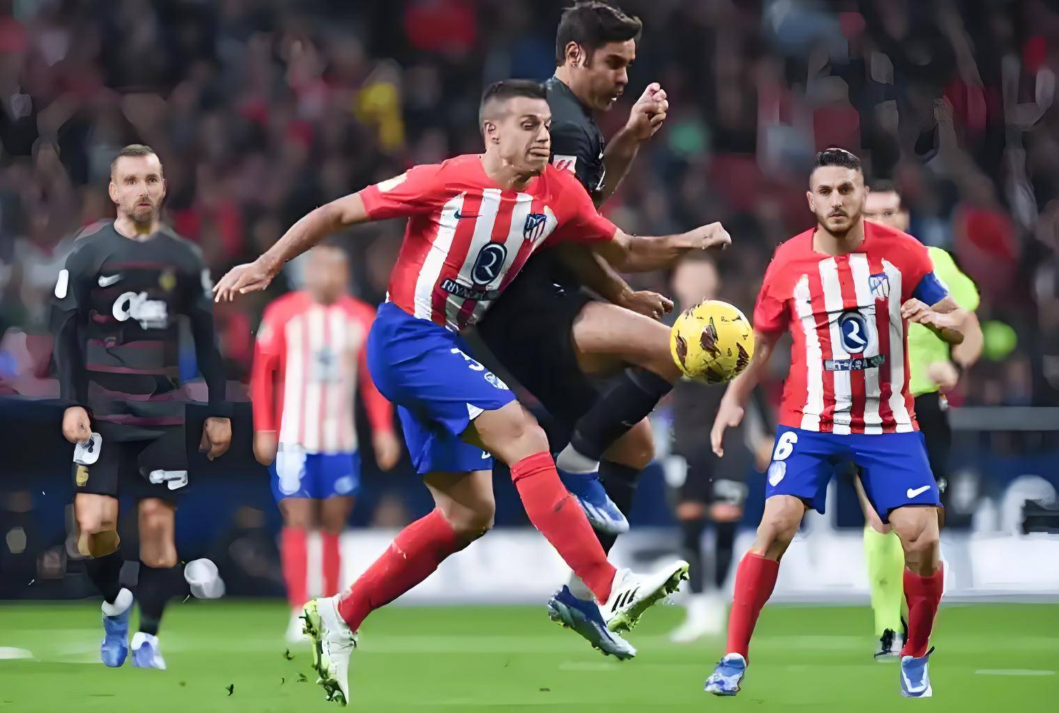 RayBet- AC米兰训练开放日,赛后战术微调引欢呼,西甲在即,医务组通报恢复