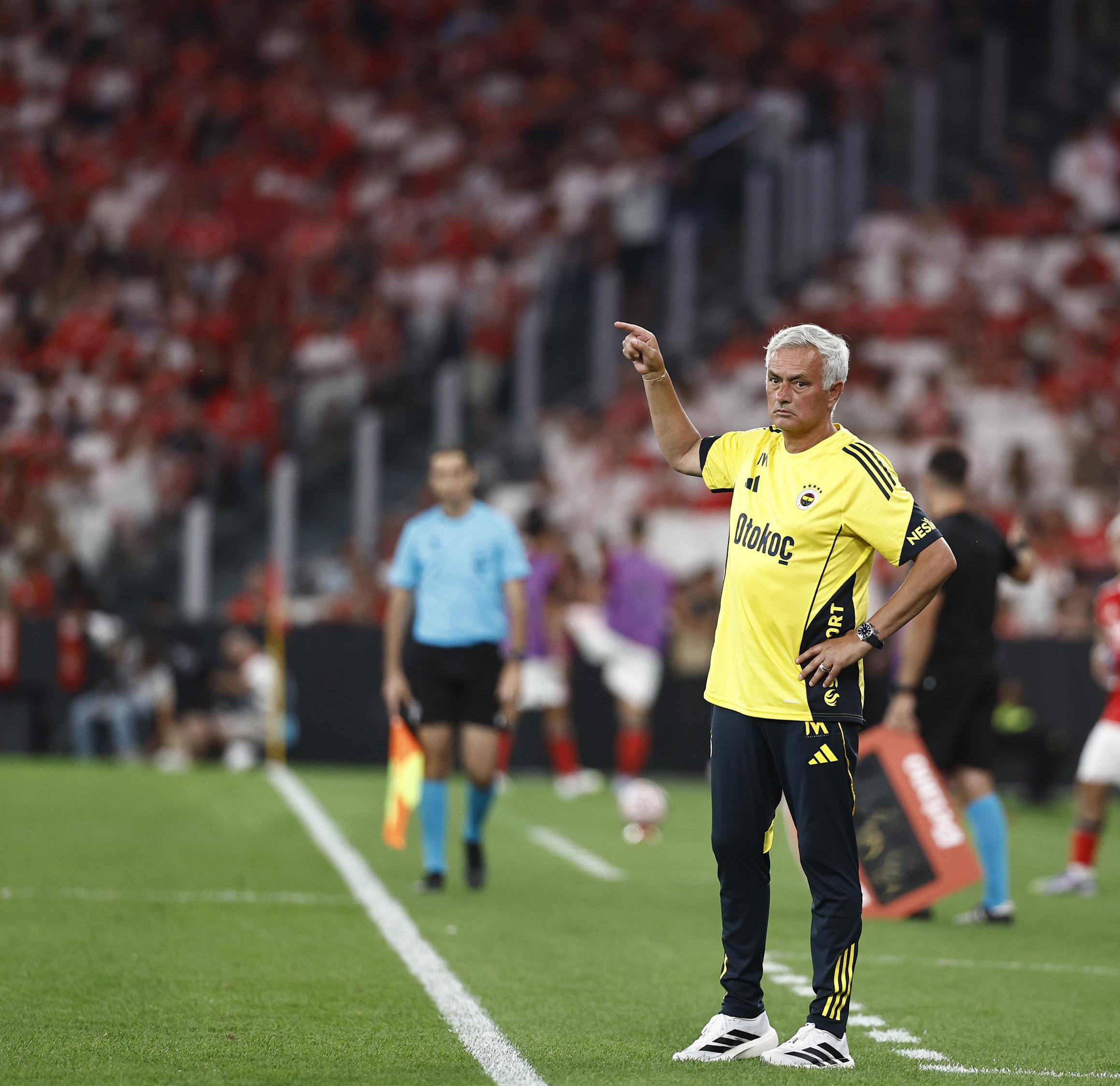 RayBet-转会期尤文图斯调整名单以备葡超,篮板制胜环节打磨,气氛紧张,临场指挥获称赞的简单介绍